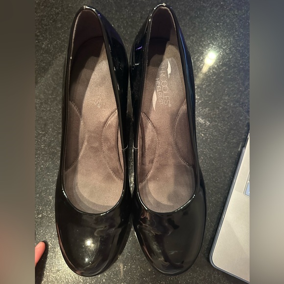 Aerosoles Women’s Black Heels, Glossy, Size 11. LIKE NEW. - Picture 2 of 6